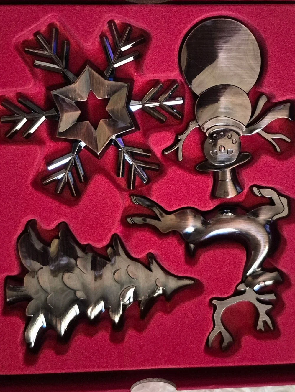 Holiday Metal Ornament Hook and Decorative Set ( SAKS 5TH AVE)